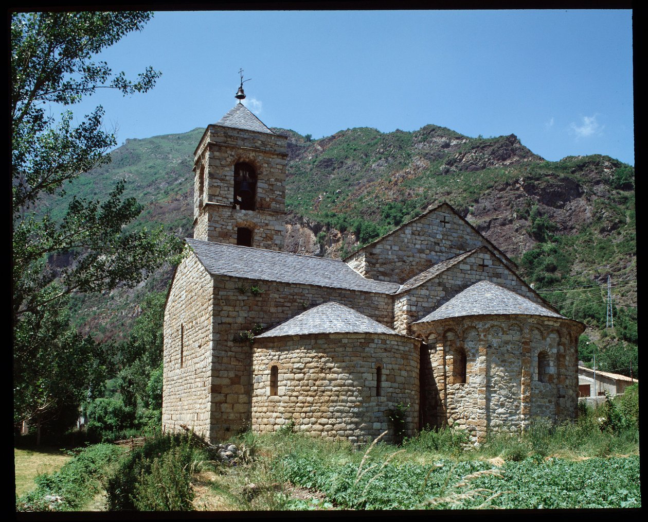 Udsigt over kirken Saint Feliu (fotografi) af Romanesque