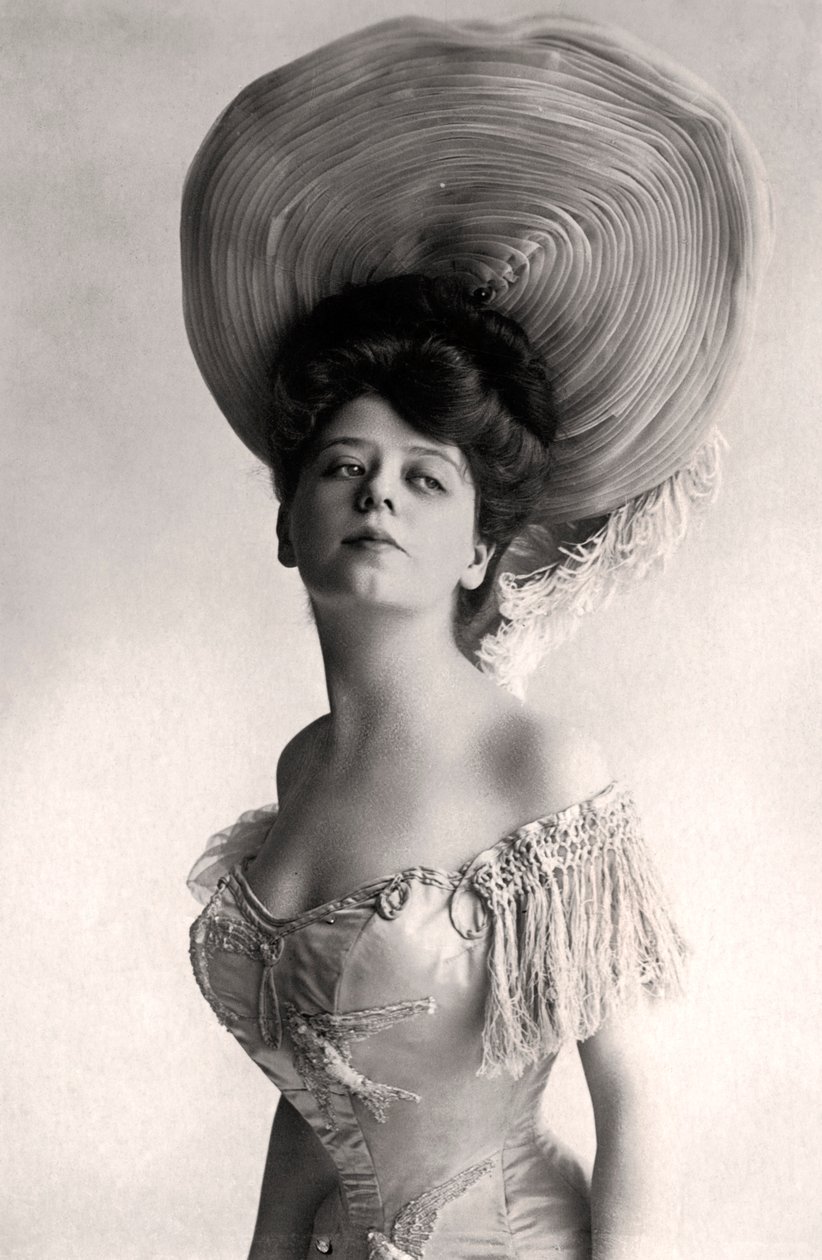 Camille Clifford 1885-1971, belgisk skuespillerinde, 1905. af Rotary Photo