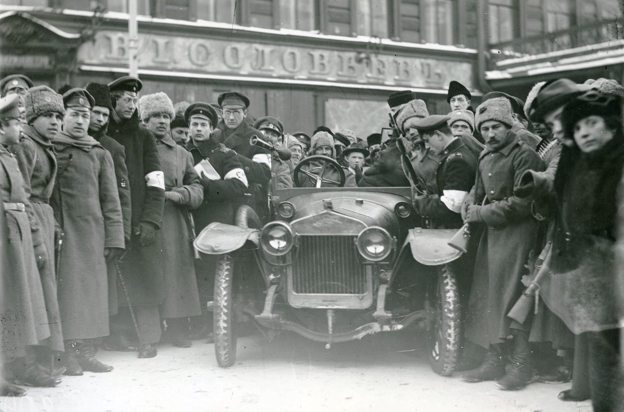 Dokumentkontrol, Skt. Petersborg, februar 1917 af Russian Photographer