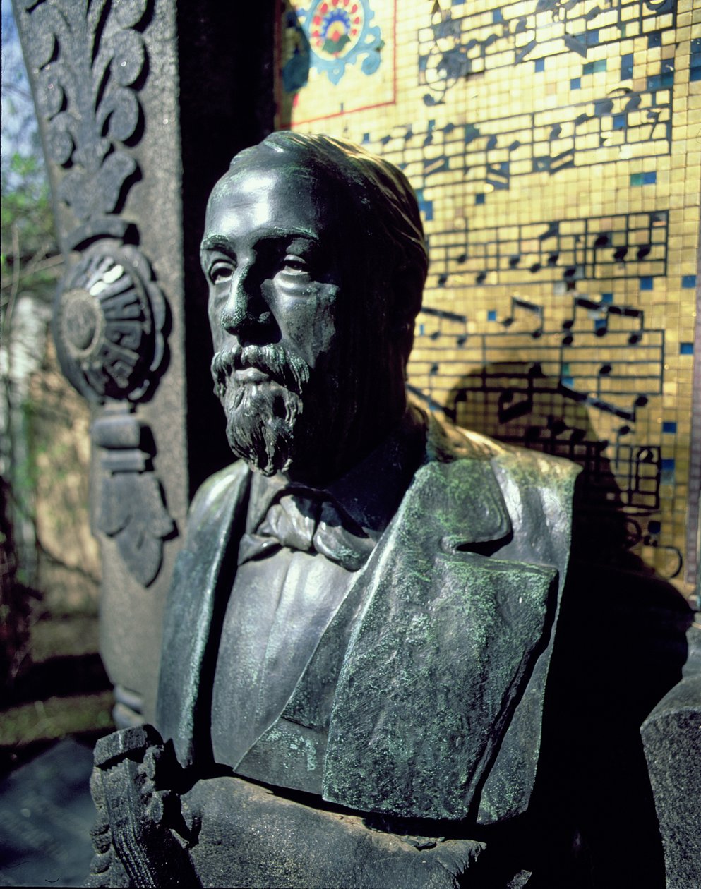 Portrætbuste af Alexander Borodin (1833-87) fra hans grav (bronze) af Russian School