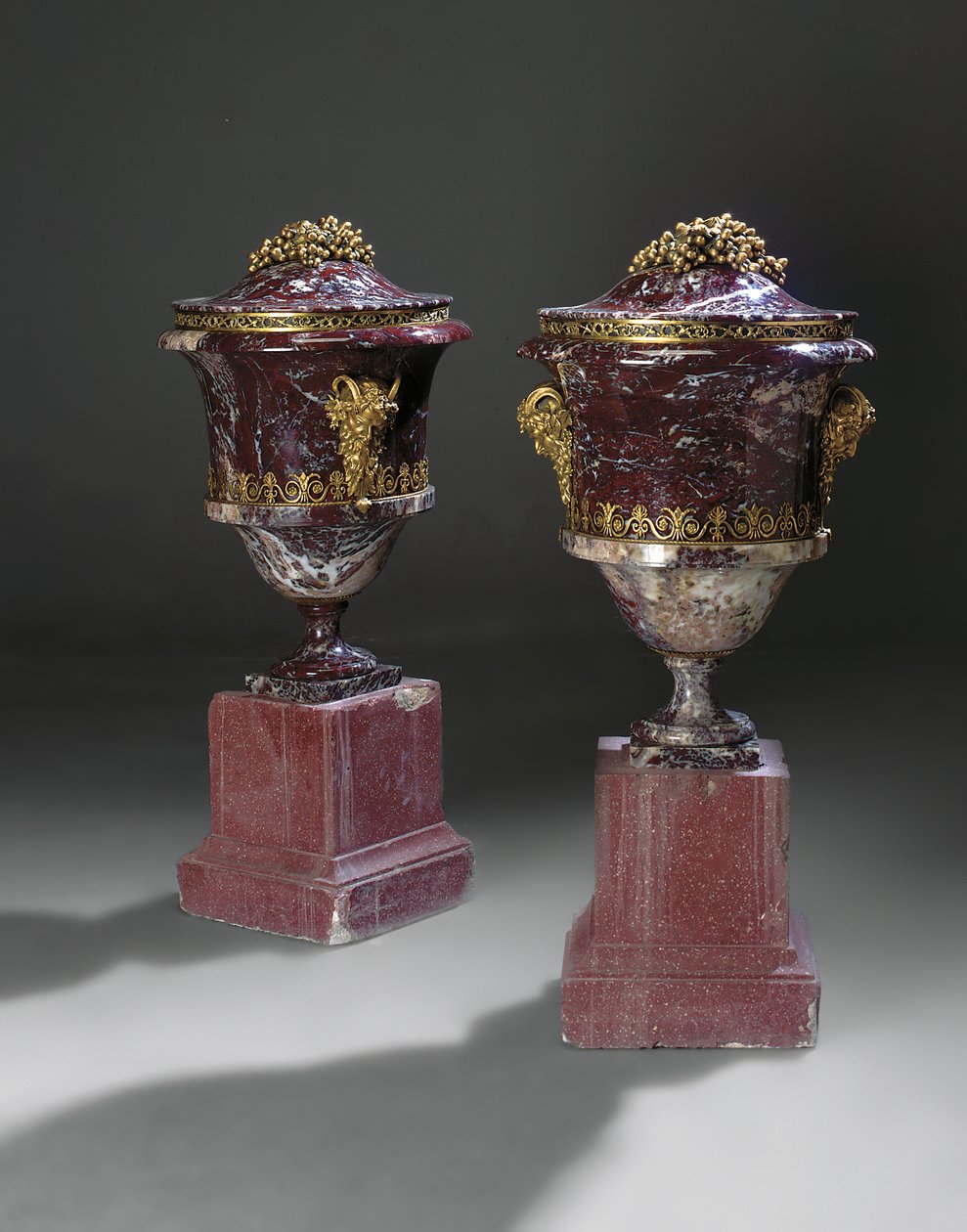 Et par vaser, ca. 1790 af Russian School