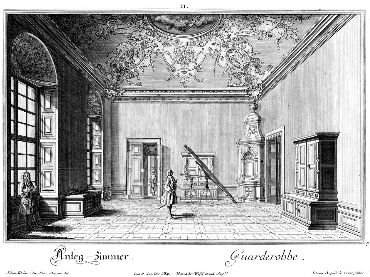 Garderobe af Salomon Kleiner