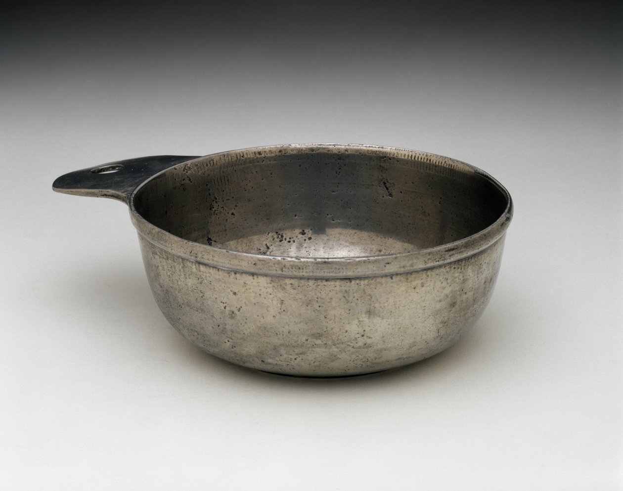 Porringer, ca. 1775-1825 (tin) af Samuel (attr.to) Pennock