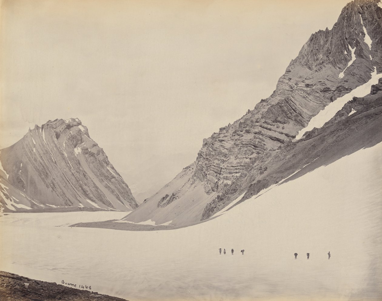 Manirung-passet, 1866. af Samuel Bourne