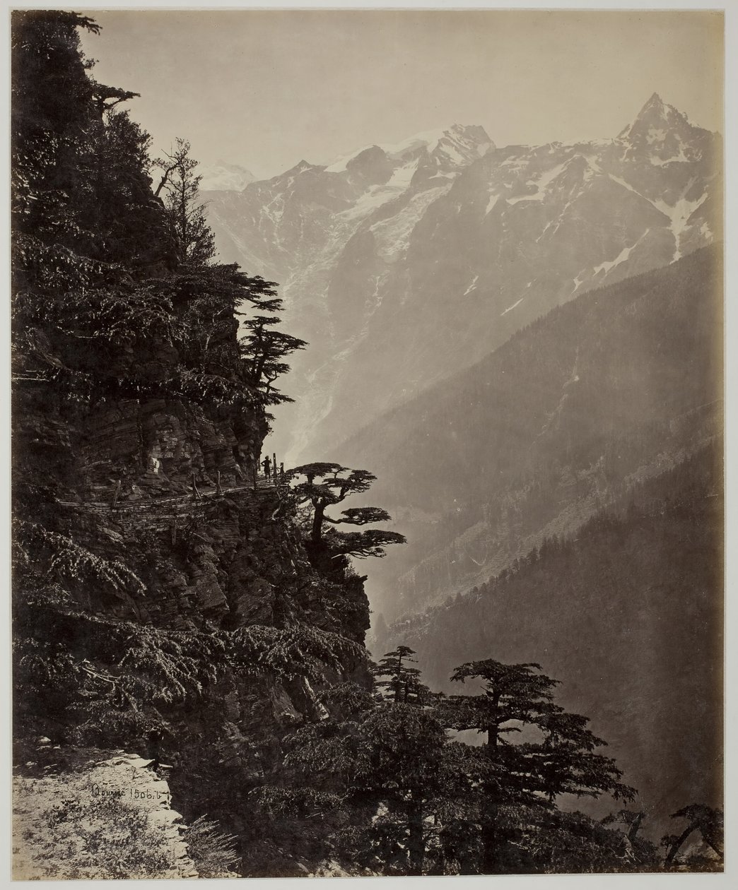 Uden titel [bjergskråning og bjerge], ca. 1865. af Samuel Bourne