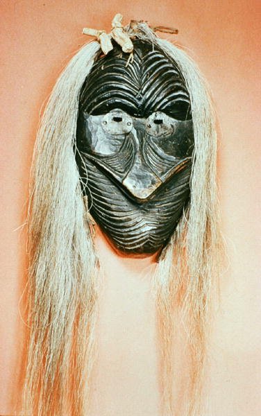 Ceremoniel Mohawk-maske (træ og hår) af School American