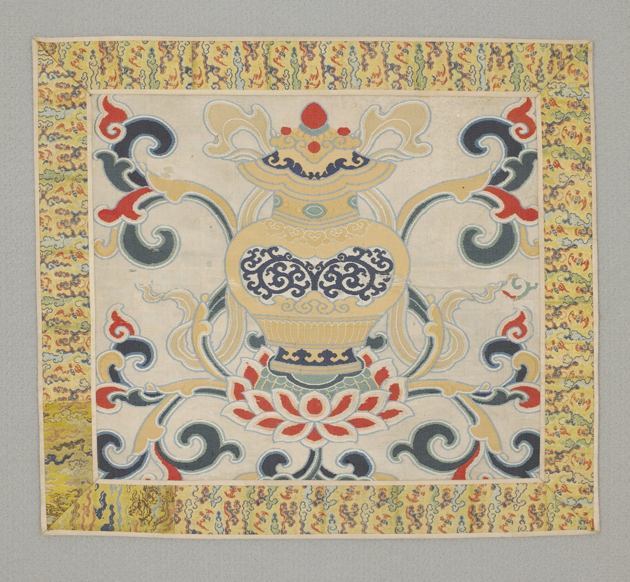 Otte buddhistiske dyrebare ting, vase af School Chinese