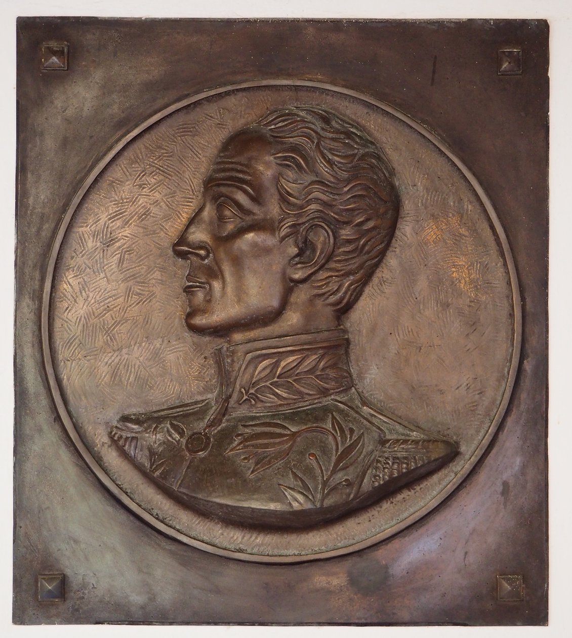 Simon Bolivar, basrelief af School Colombian