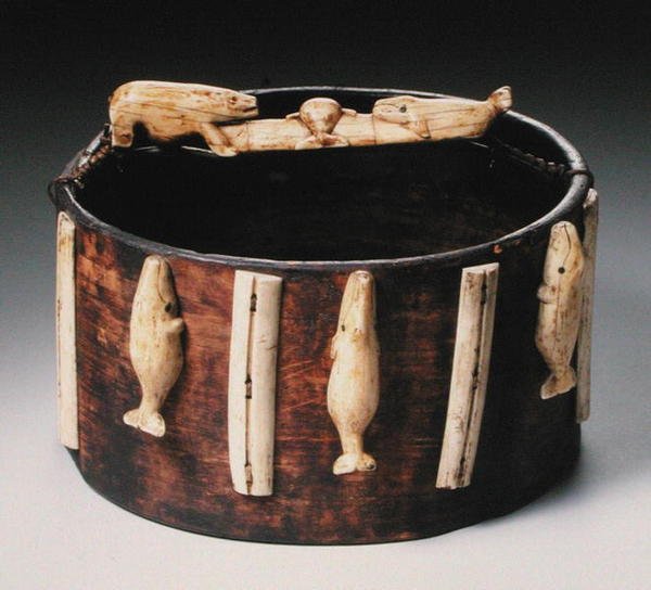 Spand, fra Grønland (træ & elfenben) af School Inuit