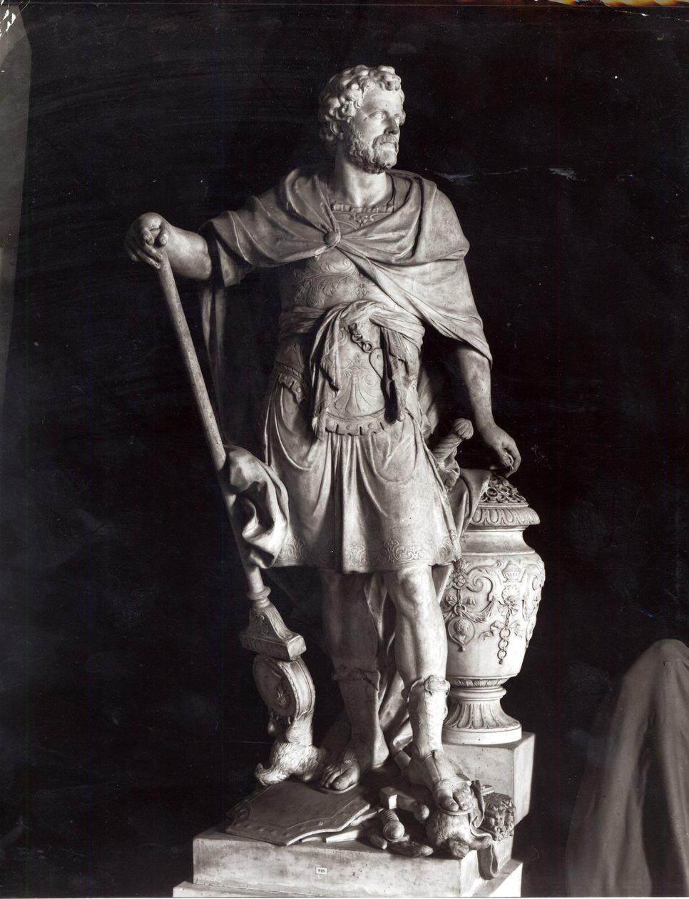 Hannibal Triumphant, 1722 (marmor) (bw foto) af Sebastien Slodtz