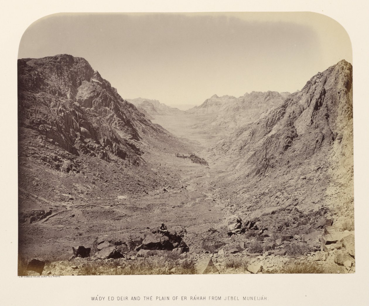 Wády Ed Deir og Er Ráhahs slette fra Jebel Muneijáh af Sgt. James M. McDonald
