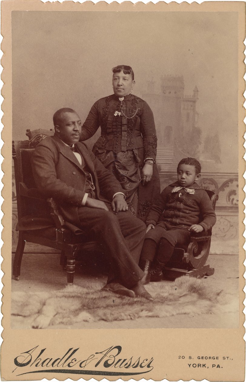 Portræt af en familie, ca. 1895 (foto) af Shadle & Busser