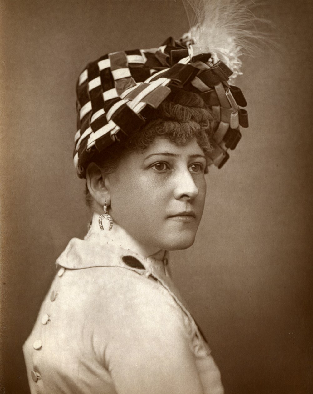 Kate Munroe, skuespillerinde, 1883 af St James
