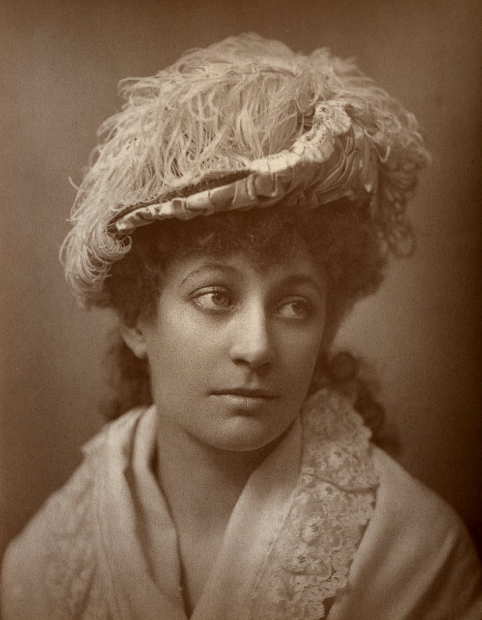 Lucy Buckstone, britisk skuespillerinde, 1884. af St James