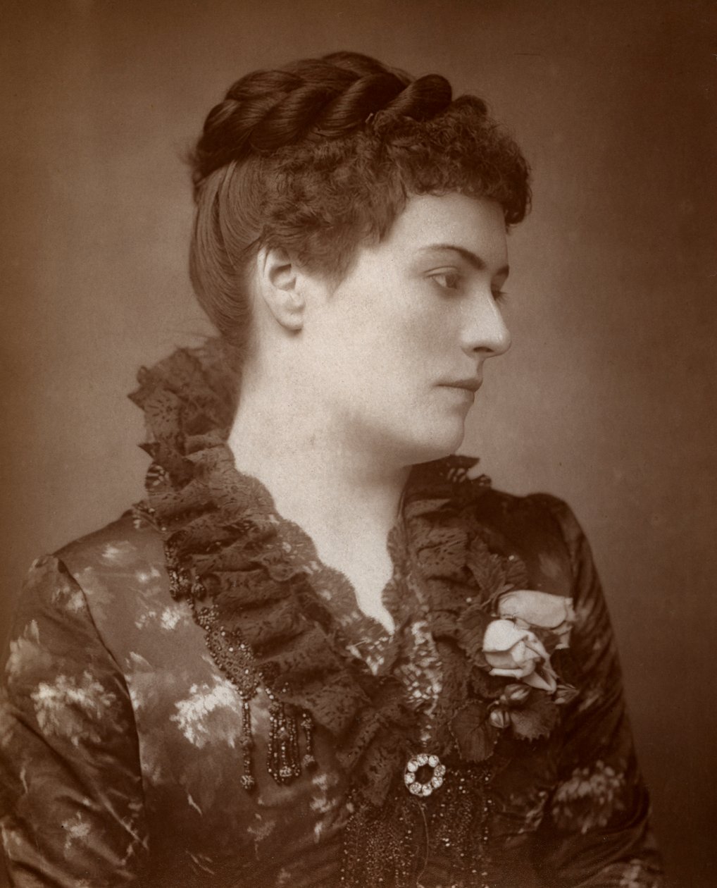 Sophie Eyre, britisk skuespillerinde, 1883 af St James