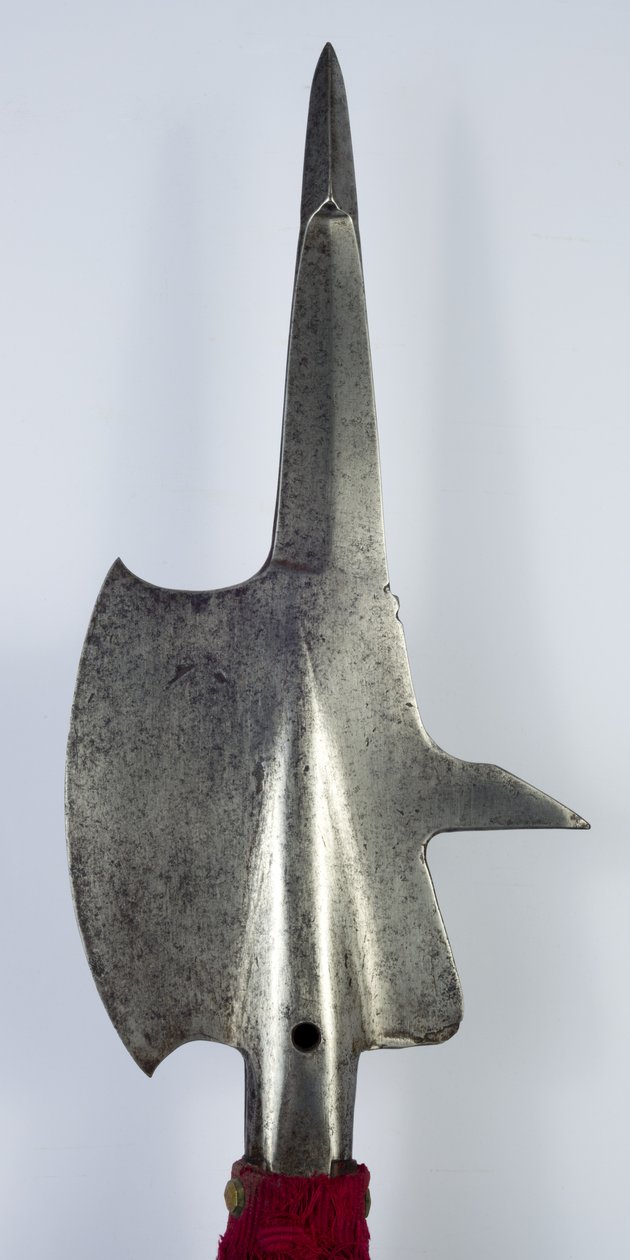 Hellebard (stål, messing og træ med tekstiler) af Swiss School