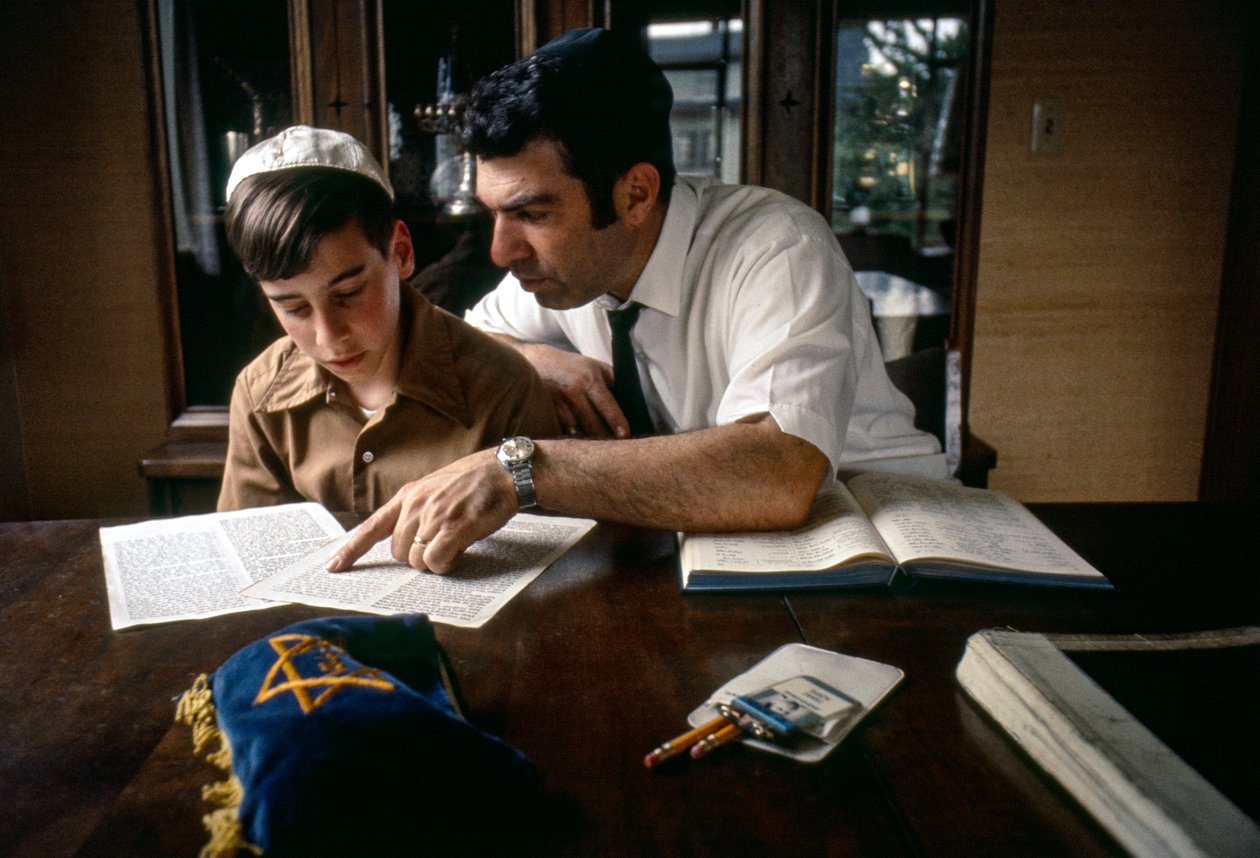 Drengestudier til Bar Mitzvah af Ted Spiegel