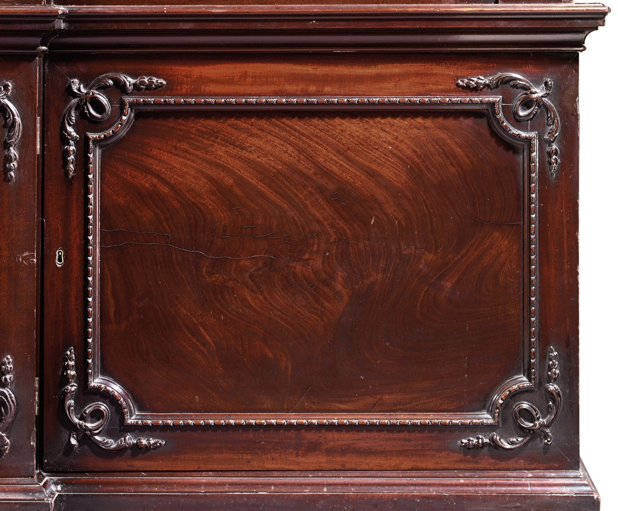 En George III-reol med åbning af Thomas Chippendale
