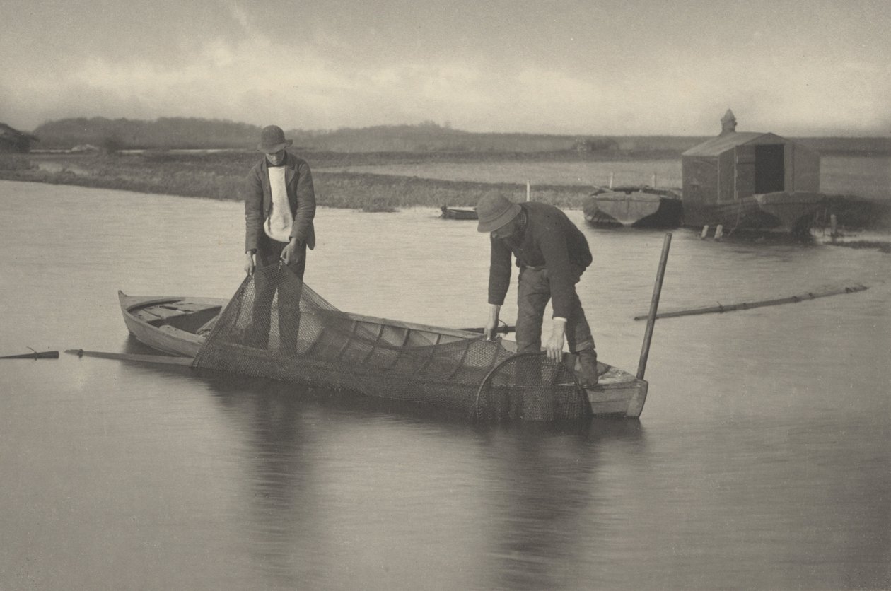 At tage ålenettet op, 1886 (foto) af Thomas Frederick Goodall