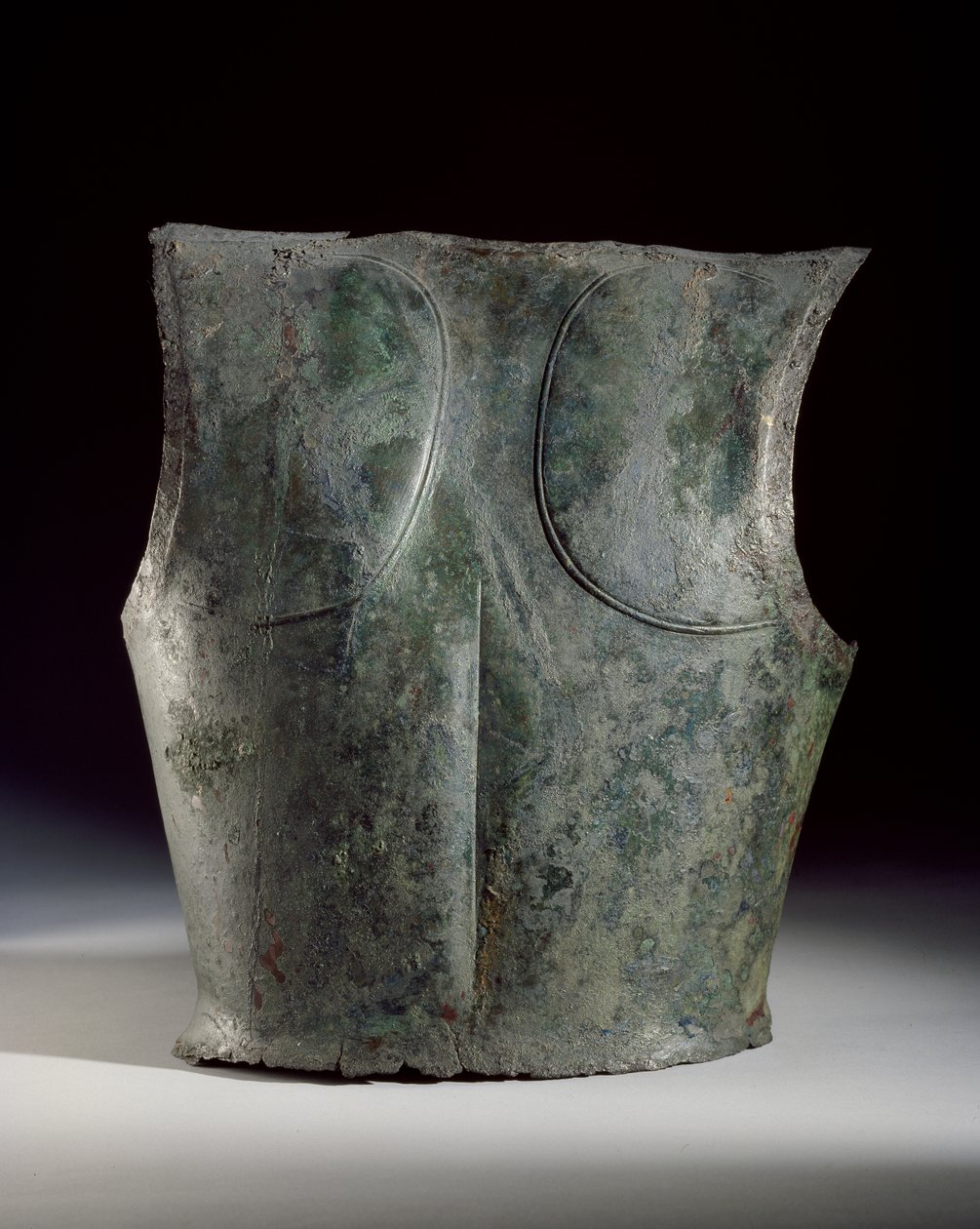 Bagplade af en kuras, fundet i Dalboki-graven (bronze) af Thracian