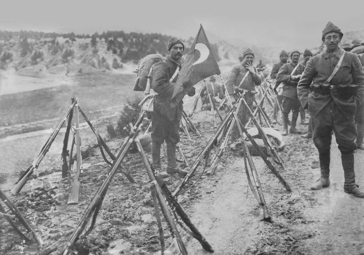 Tyrkisk infanterikolonne i hvile, ca. 1914-15 af Turkish Photographer