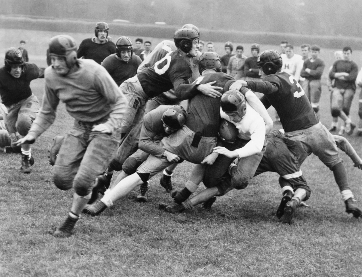 Tacklet på fodboldbanen, San Francisco, Californien, 30. august 1937 af Unbekannt Unbekannt
