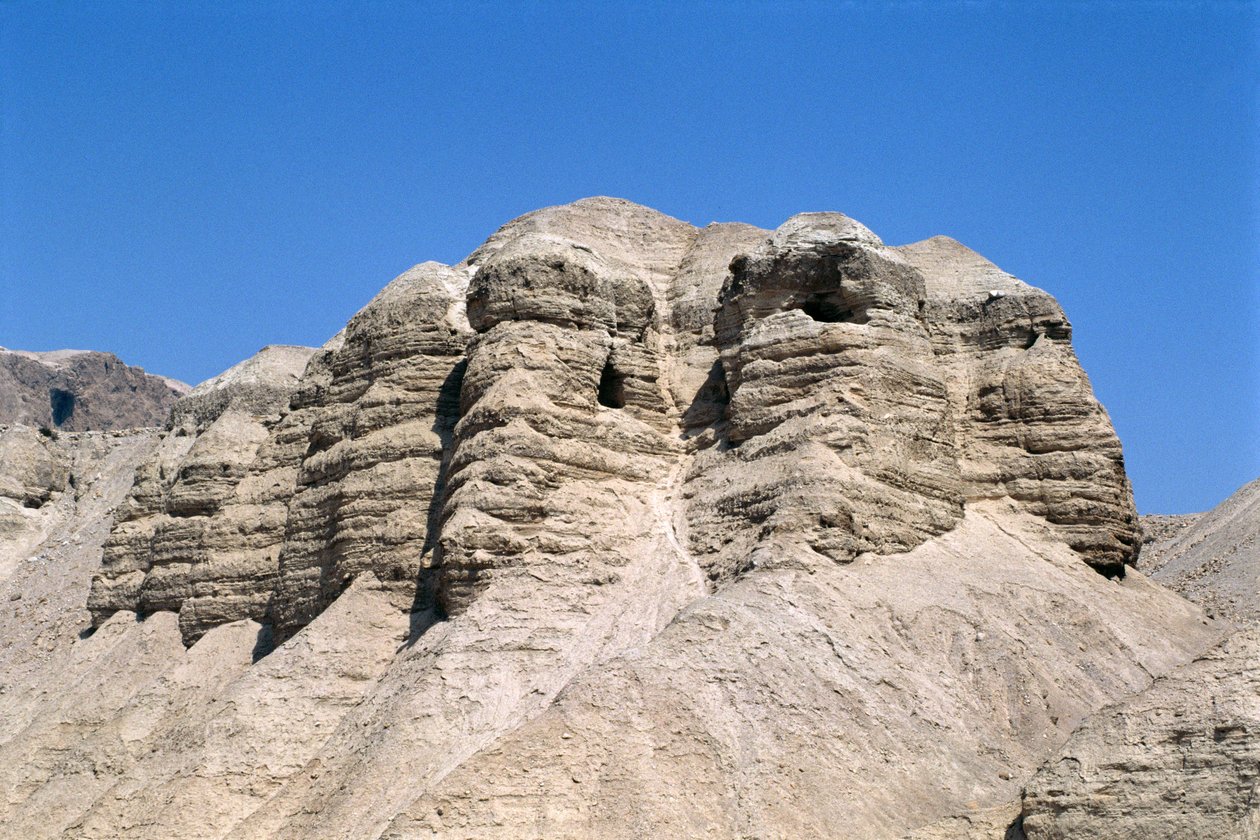 Udsigt over Qumran-hulerne, hvor Dødehavsrullerne blev opdaget i 1947 af Unbekannt Unbekannt