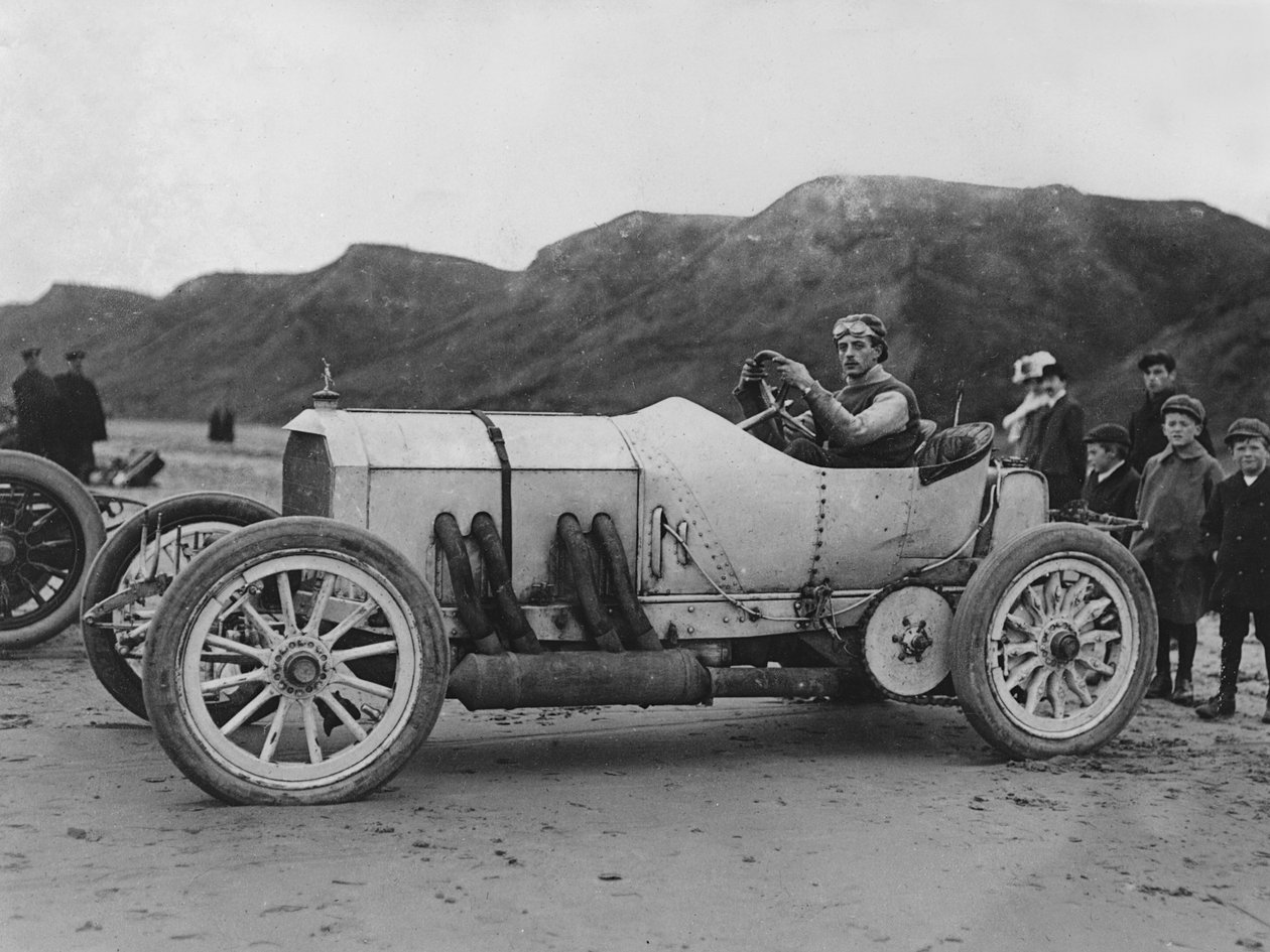 1908 Mercedes, A.W. Tate i Saltburn. af Unbekannt