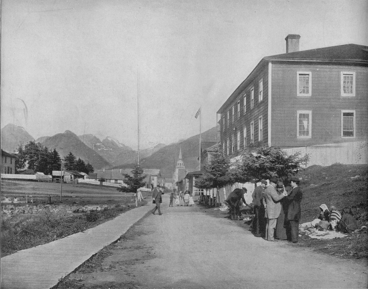 En gade i Sitka, Alaska, c1897. af Unbekannt