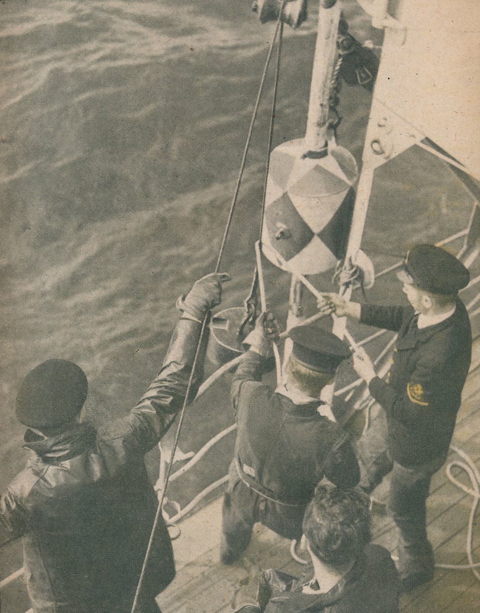 Ombord på en britisk minestryger, 1945 af Unbekannt