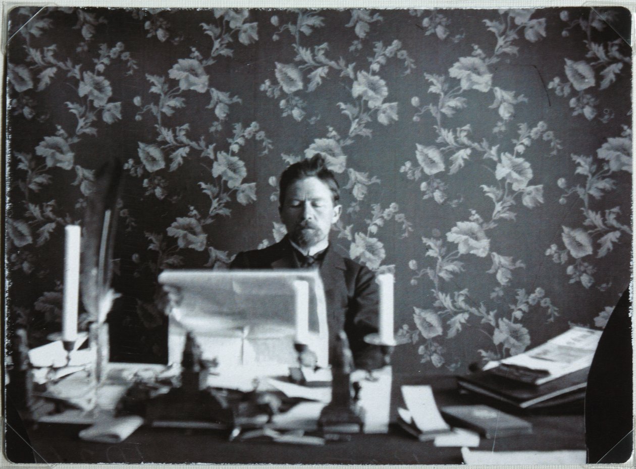 Anton Tjekhov i sit studie i Jalta, 1895-1900 af Unbekannt