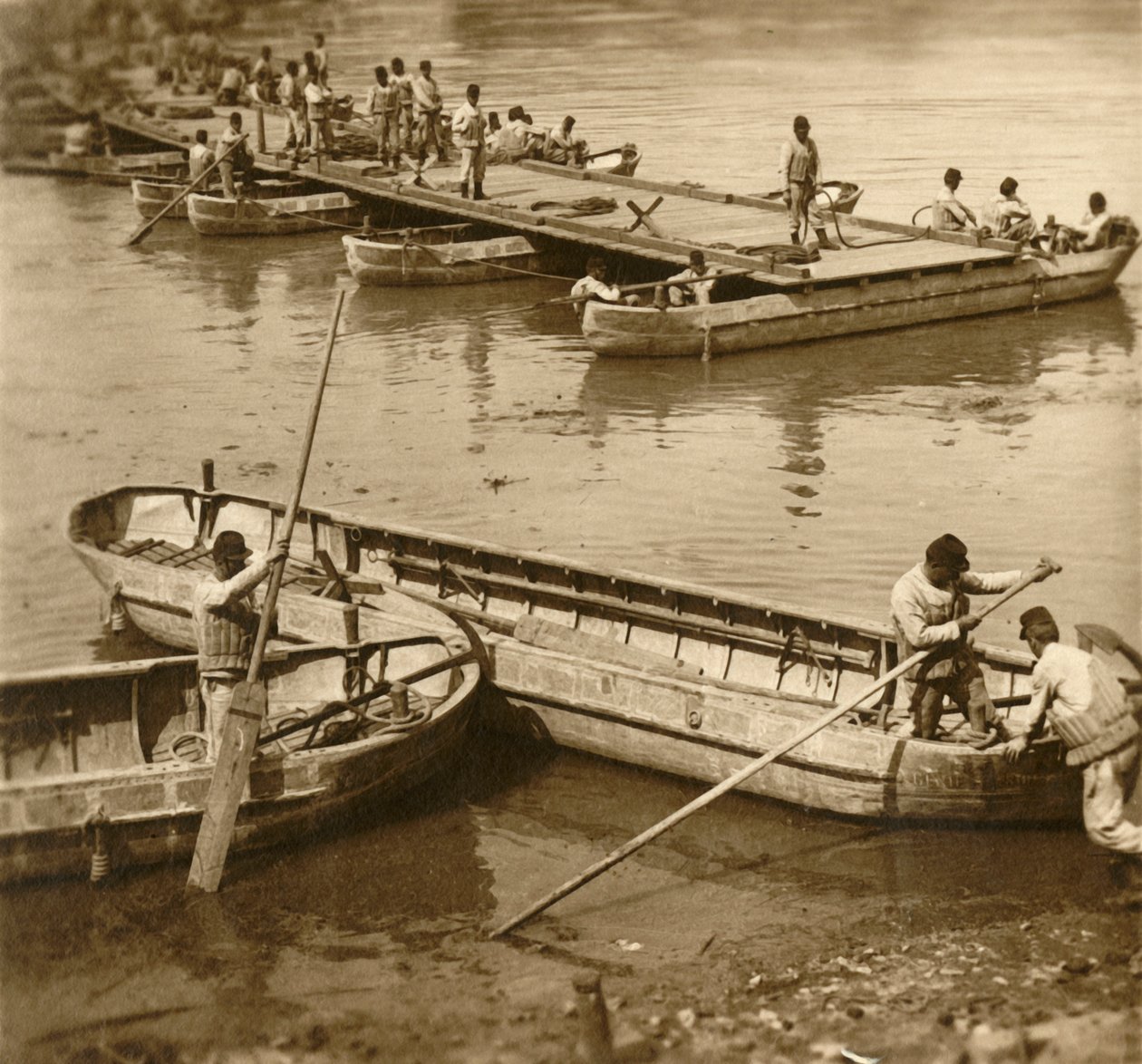 Samling af en pontonbro, c1914-c1918 af Unbekannt