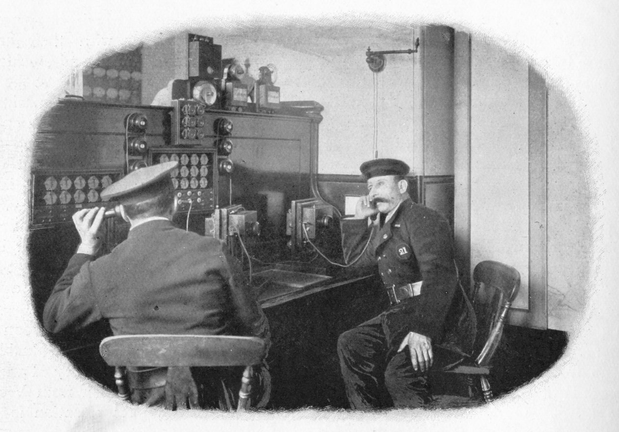 Ved telefonen, London Fire Brigade, c1900 1901 af Unbekannt