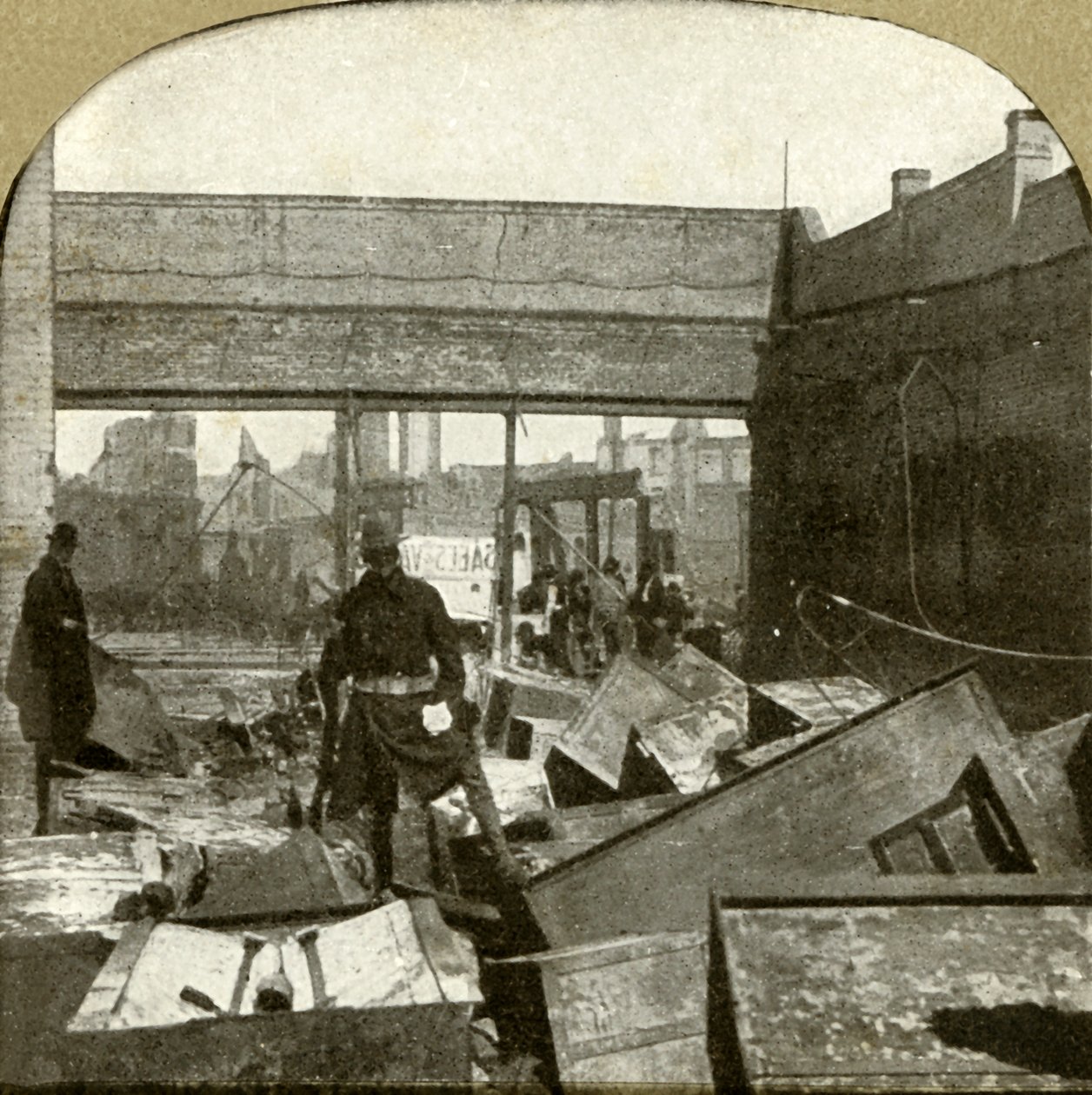 Bankbokse bliver bevogtet, 1906. af Unbekannt