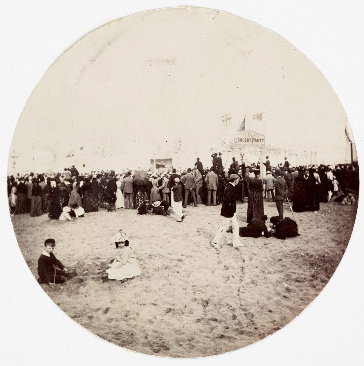 "Strandunderholdning", c 1890 af Unbekannt
