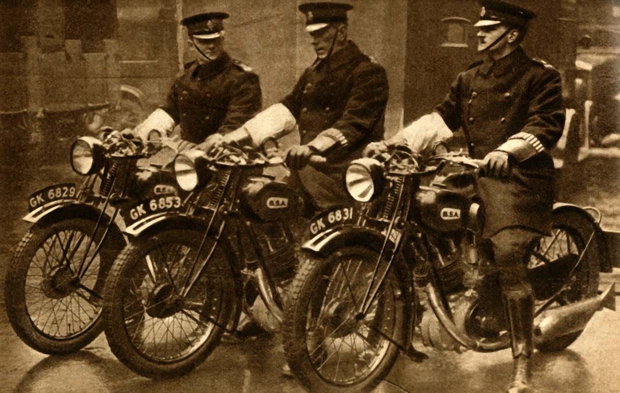 Britisk politi på BSA motorcykler, 1931, 1933. af Unbekannt