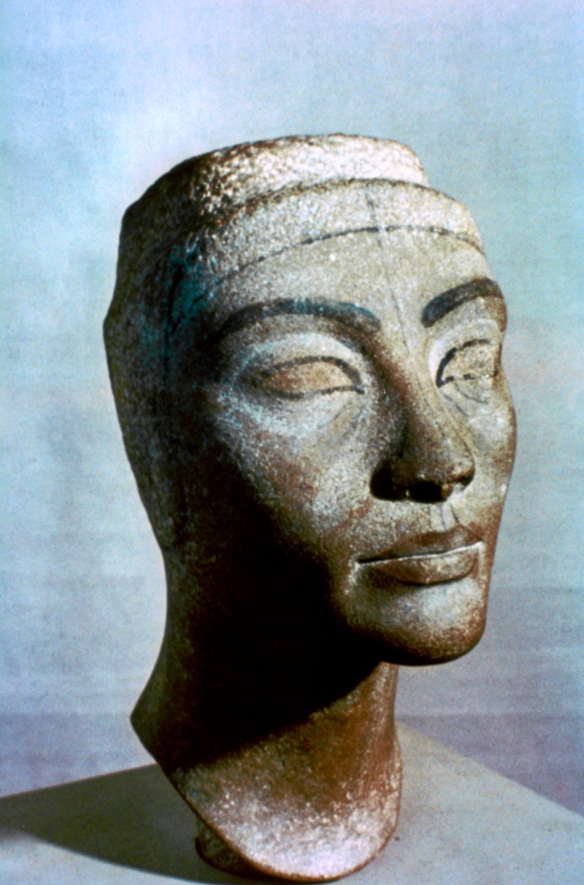 Buste af Nefertiti, Egypten, 1375 f.Kr af Unbekannt