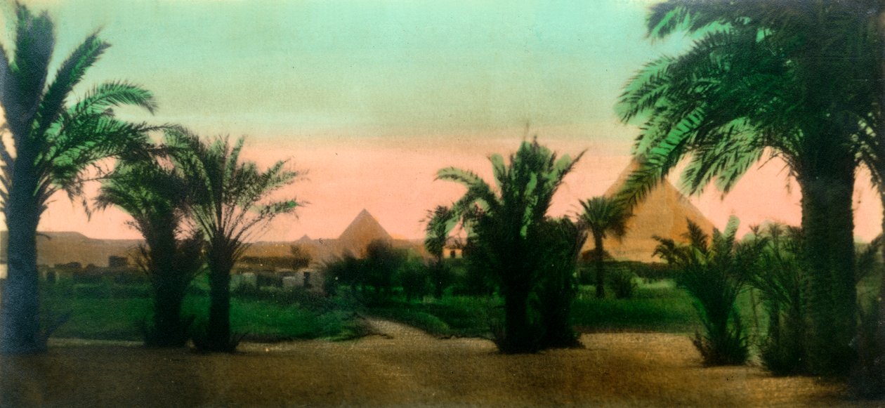 Kairo: Landsby nær Gizeh-pyramiderne, c1918-c1939. af Unbekannt