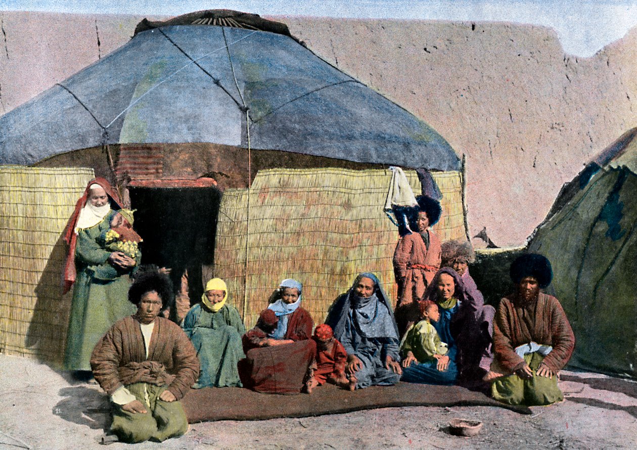 Centralasiatisk familie uden for deres hus, c1890 af Unbekannt