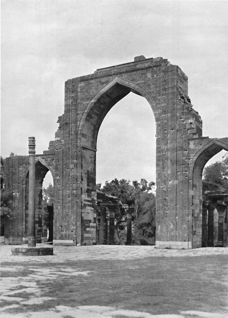 Delhi. Porten til Kutub-moskeen, c1910. af Unbekannt