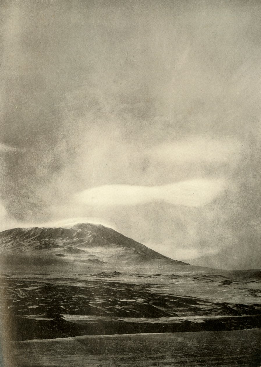 Dumb-Bell Cloud Above Erebus, c1908, 1909. af Unbekannt