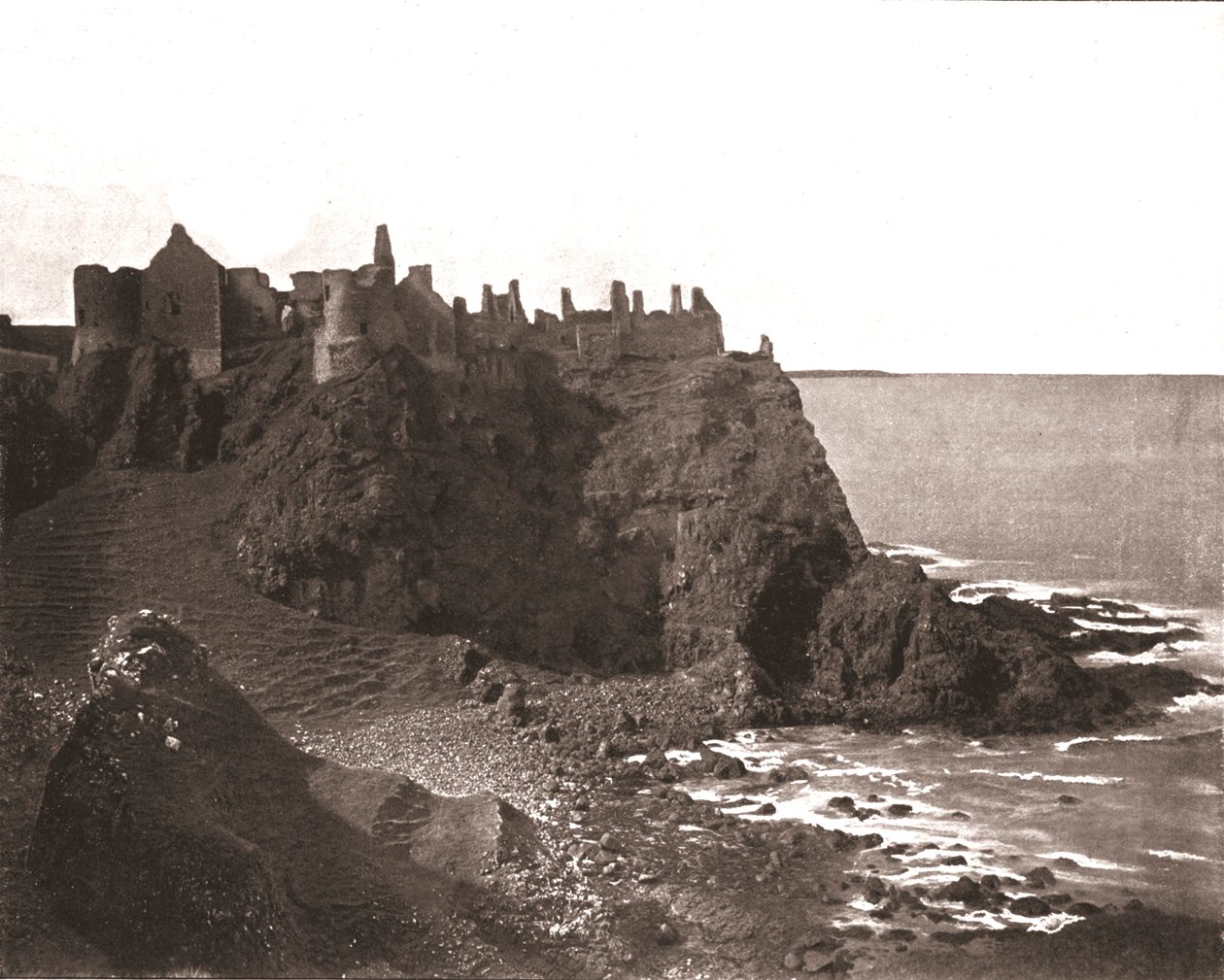 Dunluce Castle, County Antrim, Nordirland, 1894. af Unbekannt