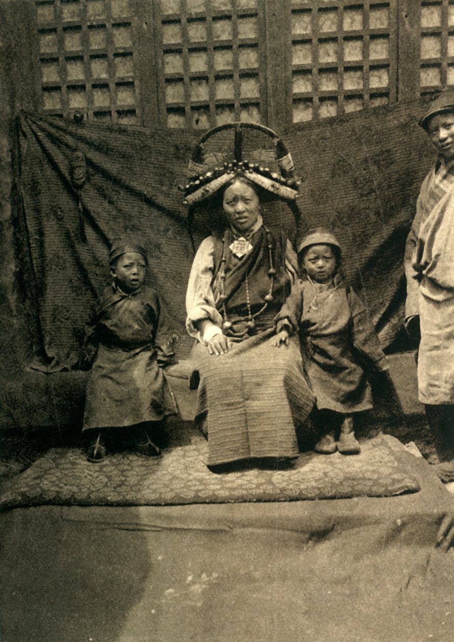 Familie til guvernøren i Tingri, c1918-c1939. af Unbekannt