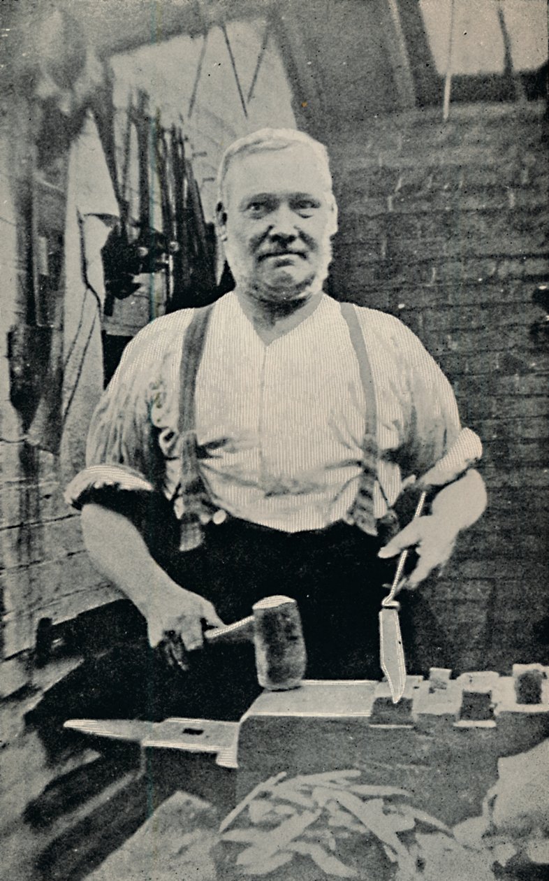 Forging a Blade, c1917 af Unbekannt