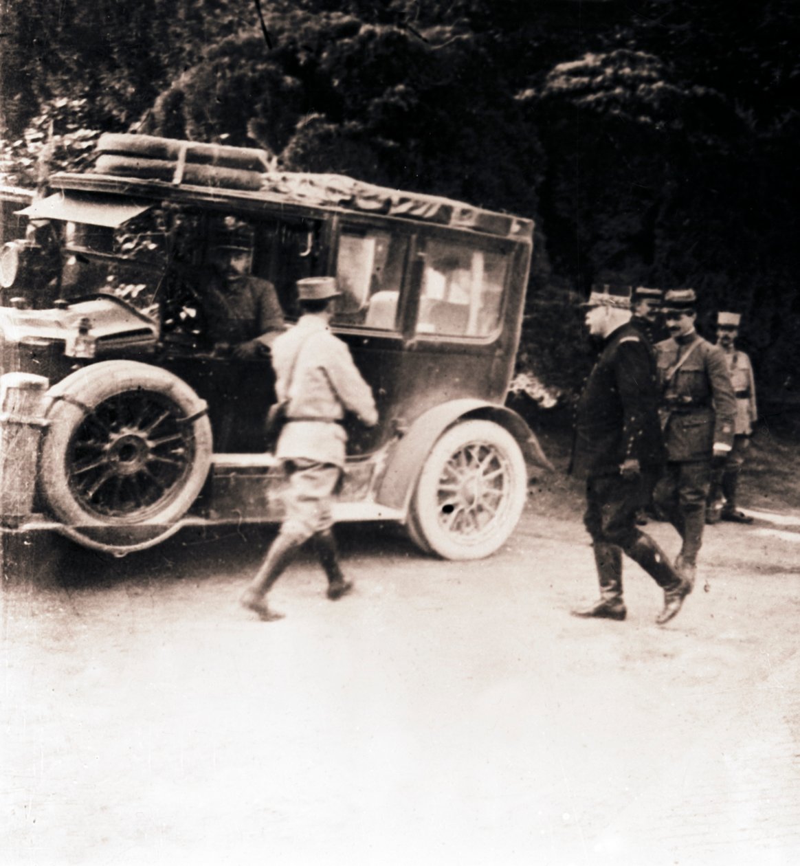Franske officerer og køretøj, c1914-c1918. af Unbekannt