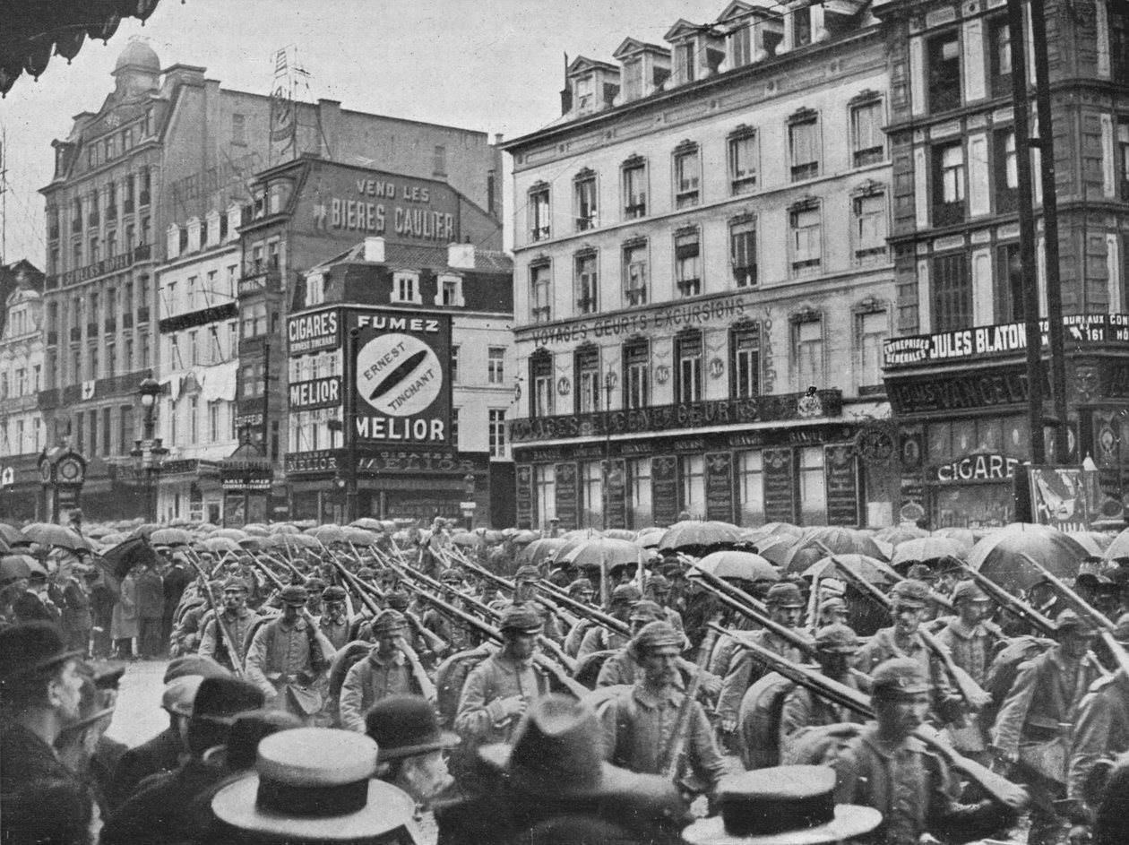 Tysk infanteri på vej ind i Bruxelles i regnen, 1914 af Unbekannt