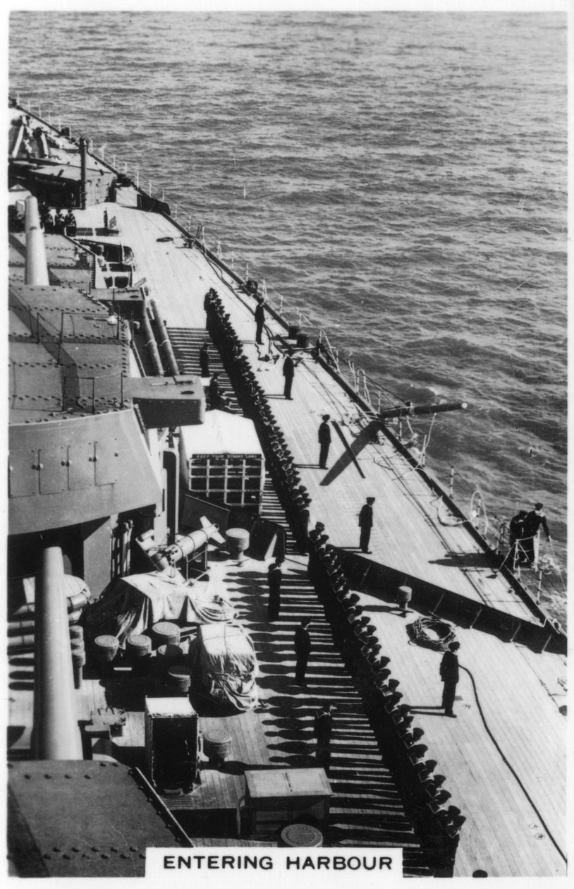 HMS Nelson går ind i havnen i Portsmouth, 1937 af Unbekannt