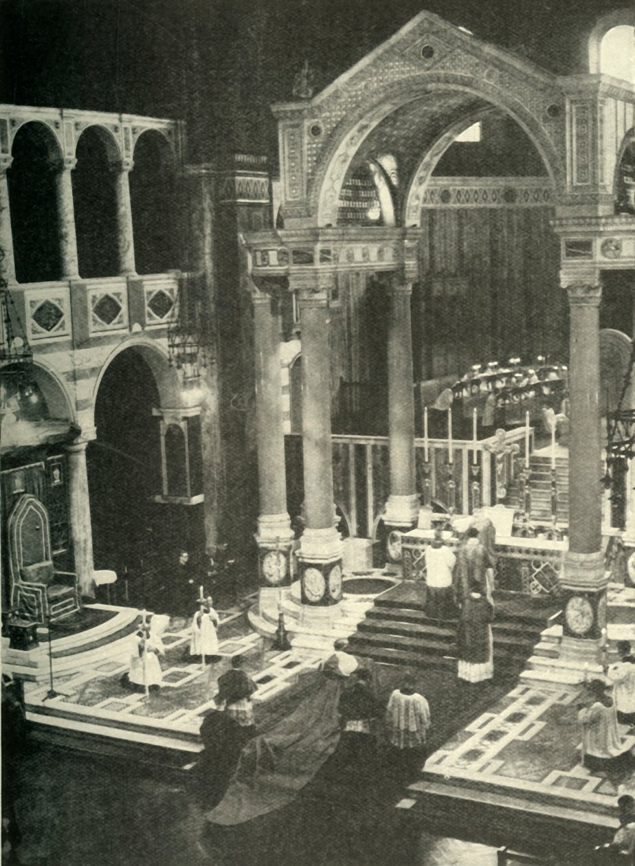 I Westminster Cathedral, c1948. af Unbekannt
