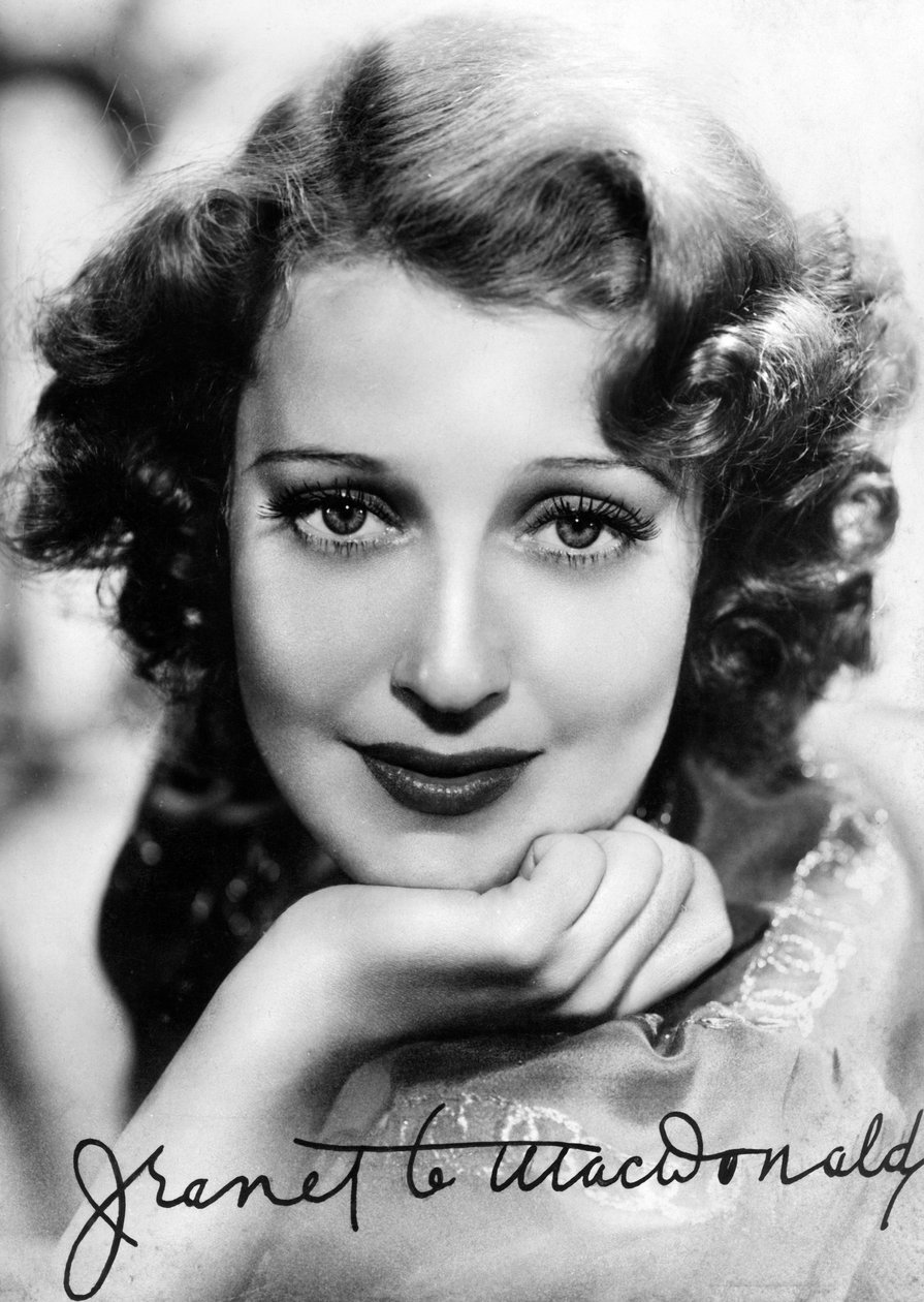 Jeanette MacDonald 1903-1965, amerikansk sangerinde og skuespillerinde, c1930