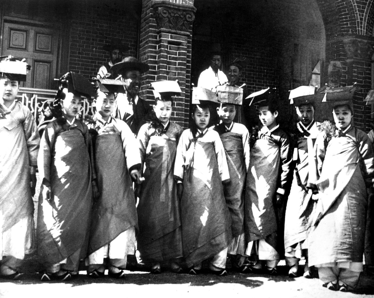 Koreanske piger, 1900 af Unbekannt